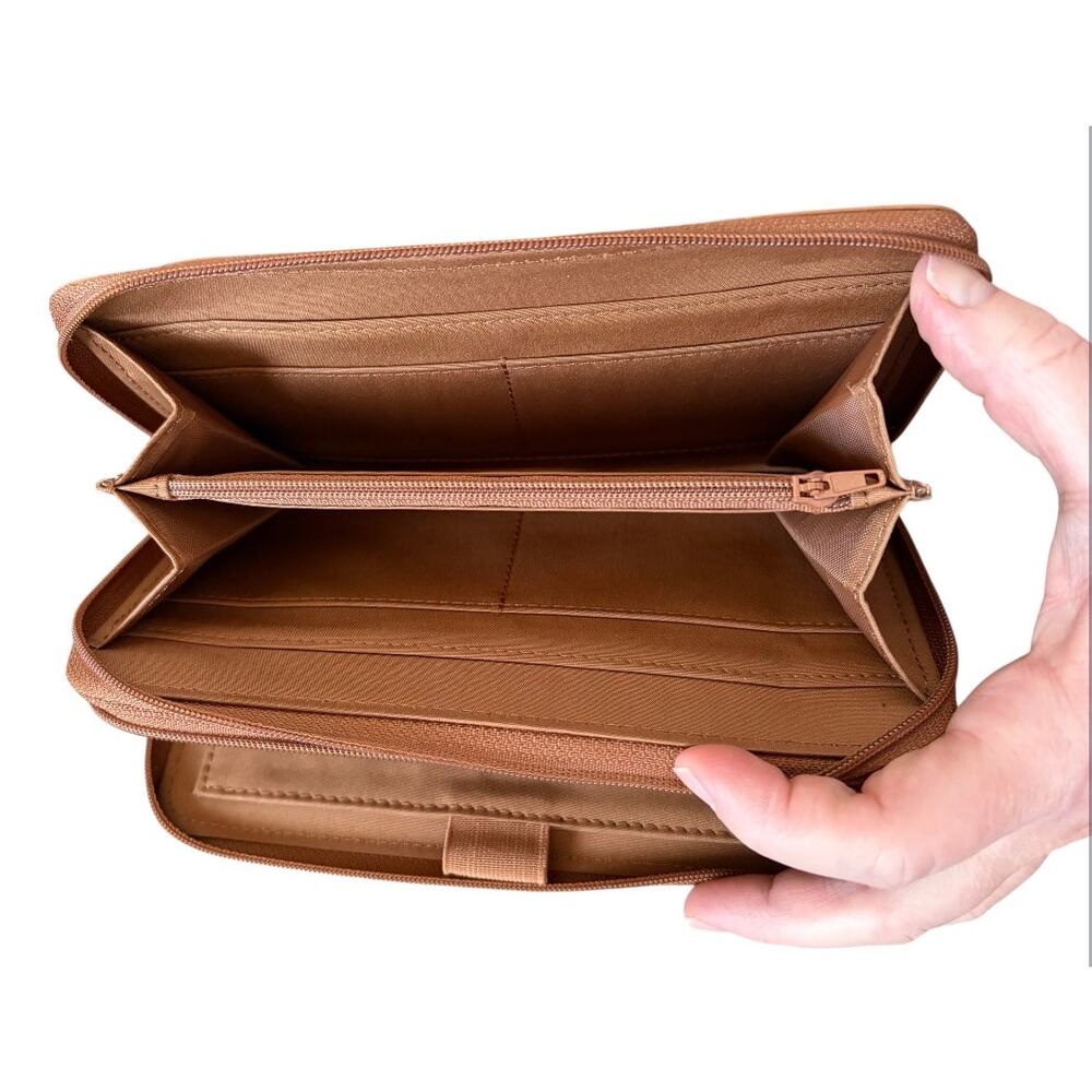 Wilsons Leather Zip Around Closure Brown Leather Wallet Organizer NEW - Picture 9 of 9